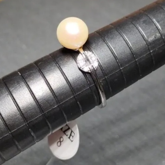 Katerina Ring Size 8 White Pearl 8MM Vantel Pearls *Retired* - Picture 3 of 7